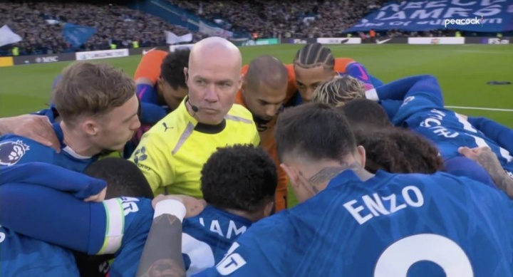 被蓝军包围！本特：蒂尔尼你倒是出去啊，他在那笑肯定是喜欢这样