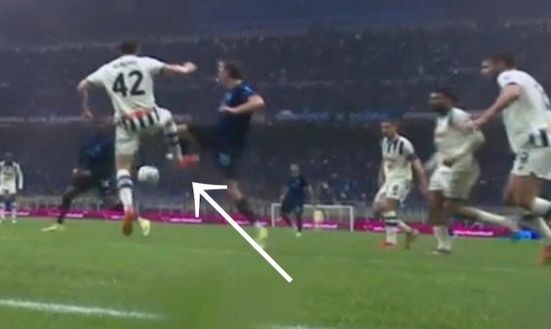 弗拉泰西禁区倒地时裁判录音：主裁和VAR都认为有接触，但很轻微