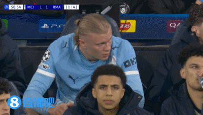 无奈！哈兰德第56分钟被换下，在替补席连连摇头叹气