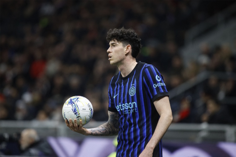 斯基拉：尽管巴萨和利物浦等队感兴趣，但巴斯托尼无意离开国米