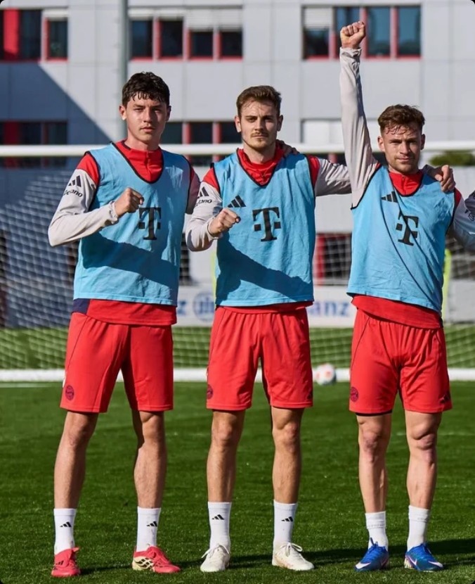 记者：对阵亚特兰大，16岁中卫帕维奇首次入选拜仁一线队名单