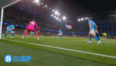 皇马总比分4-0曼城！B席手球解围被判红点套餐，维尼修斯点射命中