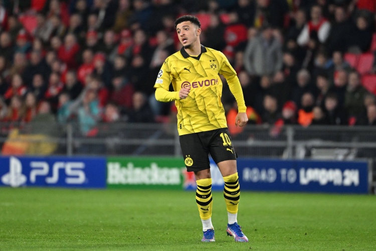 在曼联年薪1600万!图片报:桑乔回多特需大幅降薪 基础年薪600万