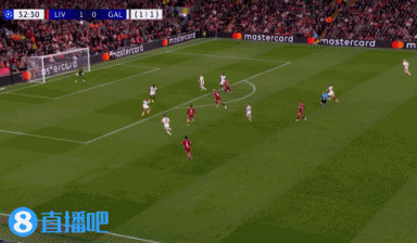 纯攻防演练！索博斯洛伊远射，被加拉塔萨雷门将神扑扑出