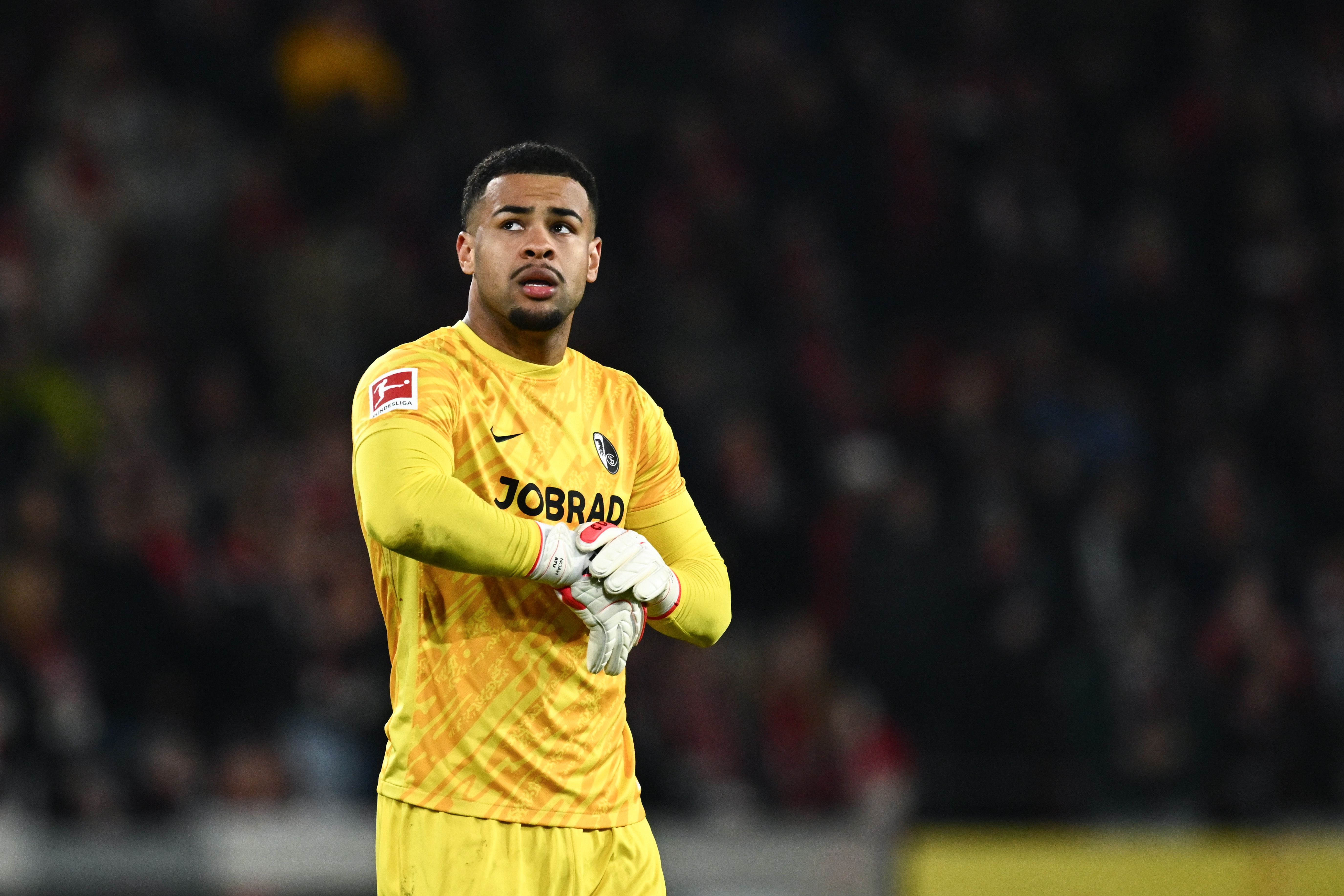 图片报：弗赖堡一门阿图伯鲁夏窗想去英超，热刺西汉姆联均感兴趣