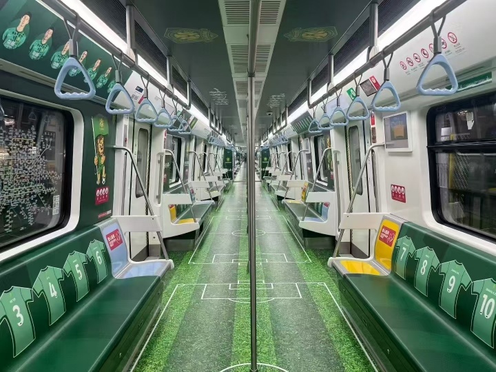 国安元素满满！北京地铁推出国安联名车厢