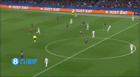 错失大好机会！巴萨断球反击，莱万单刀射门被挡