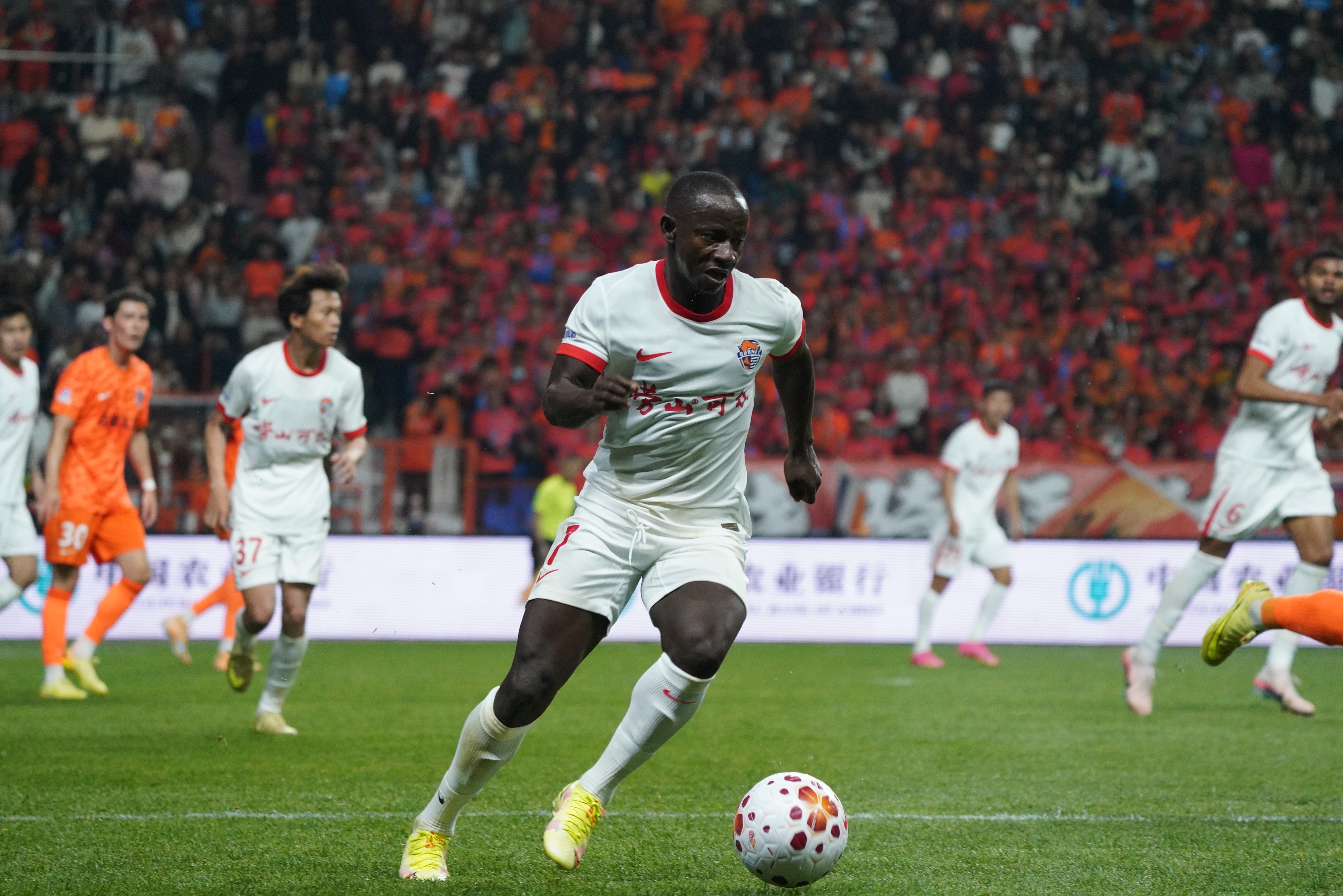 青岛海牛自2012年以来近10次中超对阵浙江只取得过1胜(5平4负)