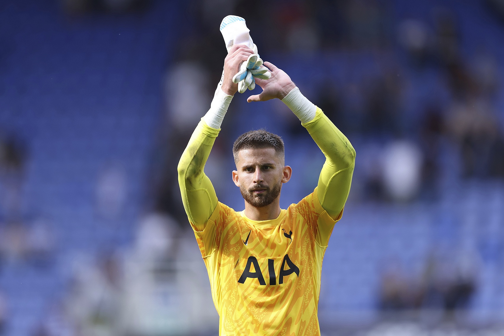 罗马诺：国米卖掉奥纳纳时就有意维卡里奥，今夏想用后者替代索默