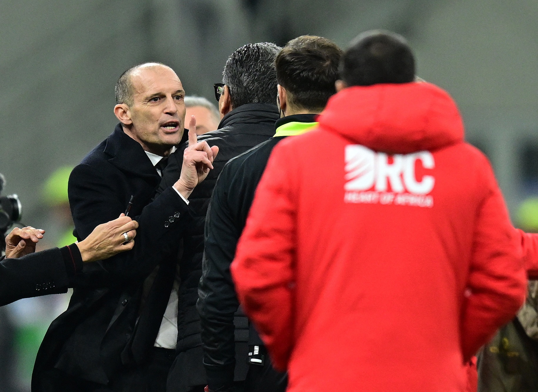 米体：下赛季多线AC米兰准备前中后场都补强，最想买体能怪和硬汉