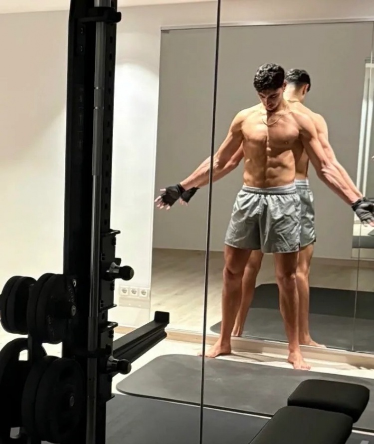 拜仁太子!21岁帕夫洛维奇身价涨至7500万同龄第2 铁腰一身腱子肉