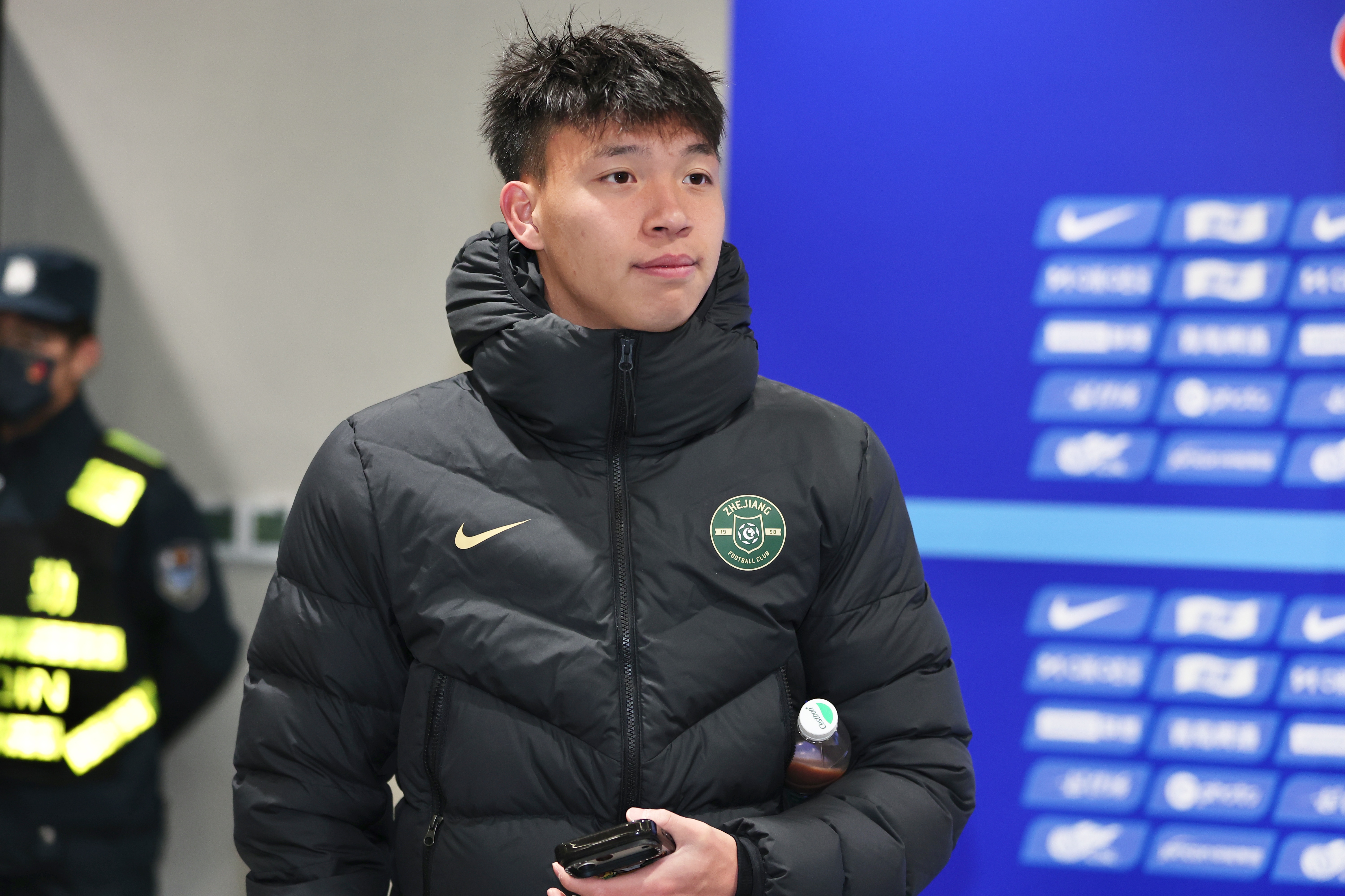 东体谈王钰栋:职业球员有情绪正常,但同样要有职业精神