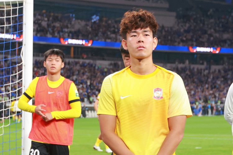 记者：22岁何小珂报名参加苏超并不属实，他近期将回归青岛西海岸