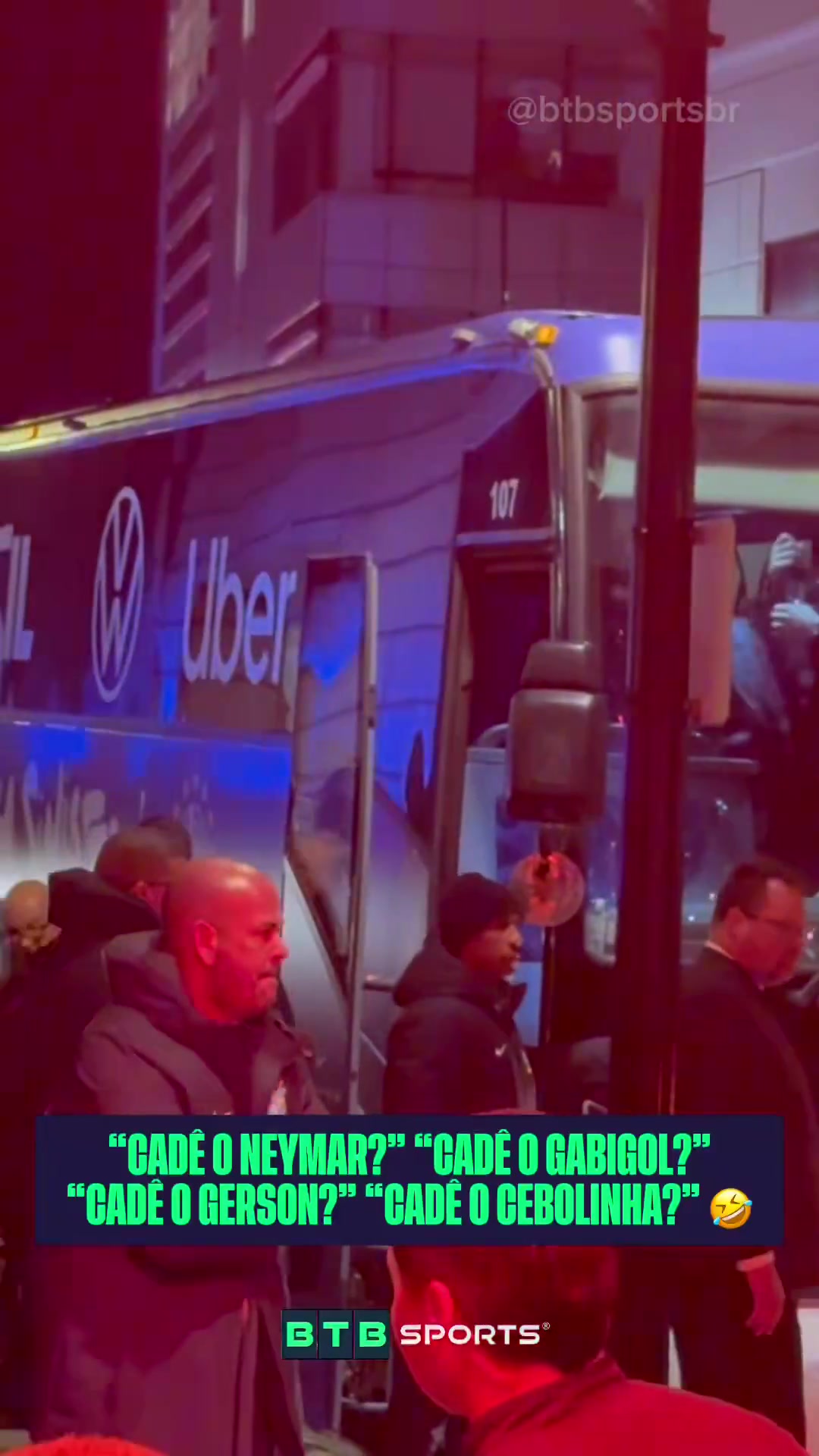 世界杯带不带?巴西队抵达波士顿,迎接的球迷高喊