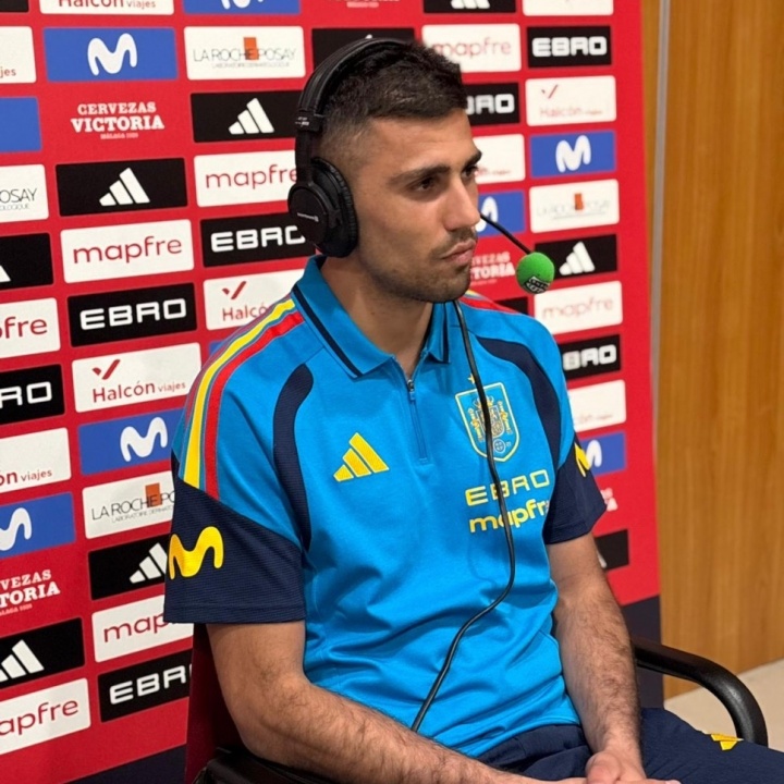 曼城跟队谈罗德里示好皇马:罕见多次接受西媒采访,时机值得玩味