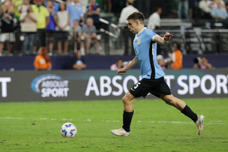 乌加特:乌拉圭球员有一个信条,披上国家队战袍就一定会拼尽全力