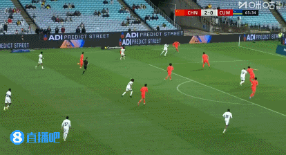 王钰栋禁区内封堵对手射门,挥拳庆祝!