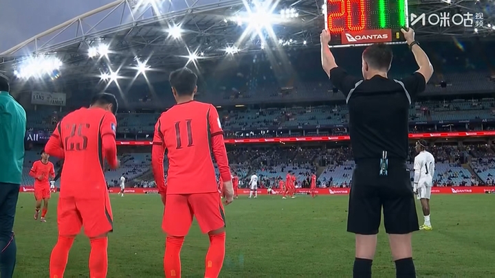 第76分钟,蒯纪闻、林良铭、刘诚宇换下王钰栋、韦世豪、张玉宁