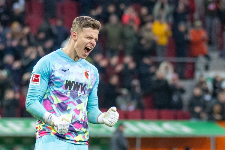 乌尔比希因伤退出，德天空：纳格尔斯曼补招奥格斯堡门将达门