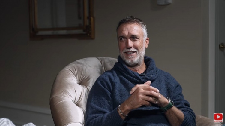 巴蒂:小时候练过体操和芭蕾舞,文化课学费不够选择踢足球