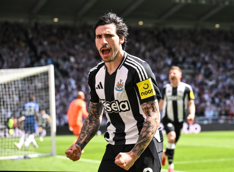 北爱尔兰主帅:输球失望但有积极方面,托纳利是英超最强中场之一