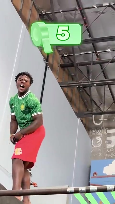         </div>
        <div class=