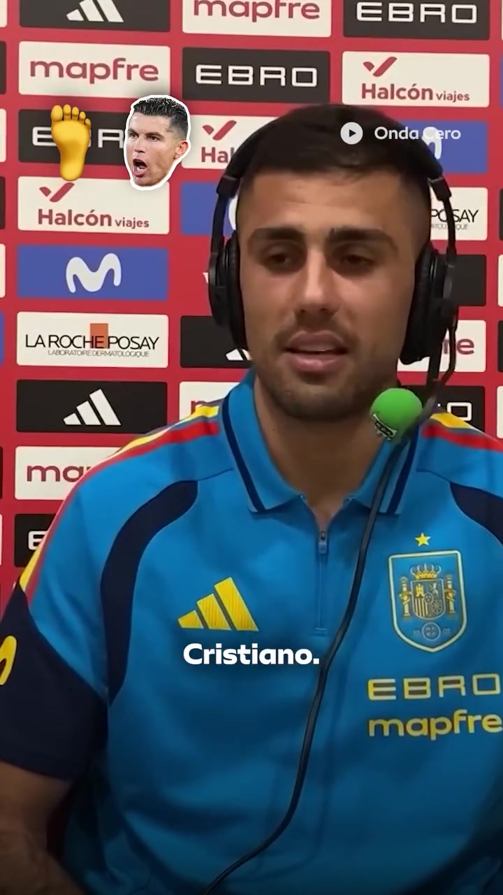 罗德里打造最佳球员：C罗右脚、梅西左脚、哈兰德终结能力