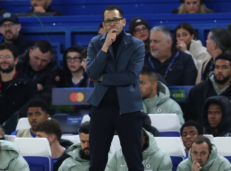 古斯托：不知道为什么那么多人调侃罗塞尼尔 赛季中途换帅不容易