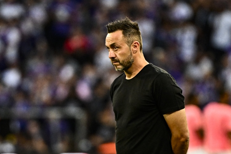 镜报:德泽尔比与热刺深入谈判,他表示愿意接手球队