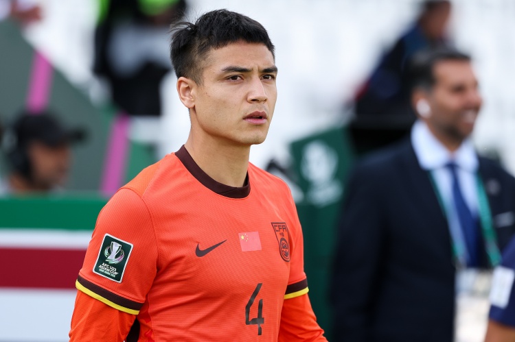 北青：若国足主打5后卫阵型，吾米提江、黄政宇可能增补中卫