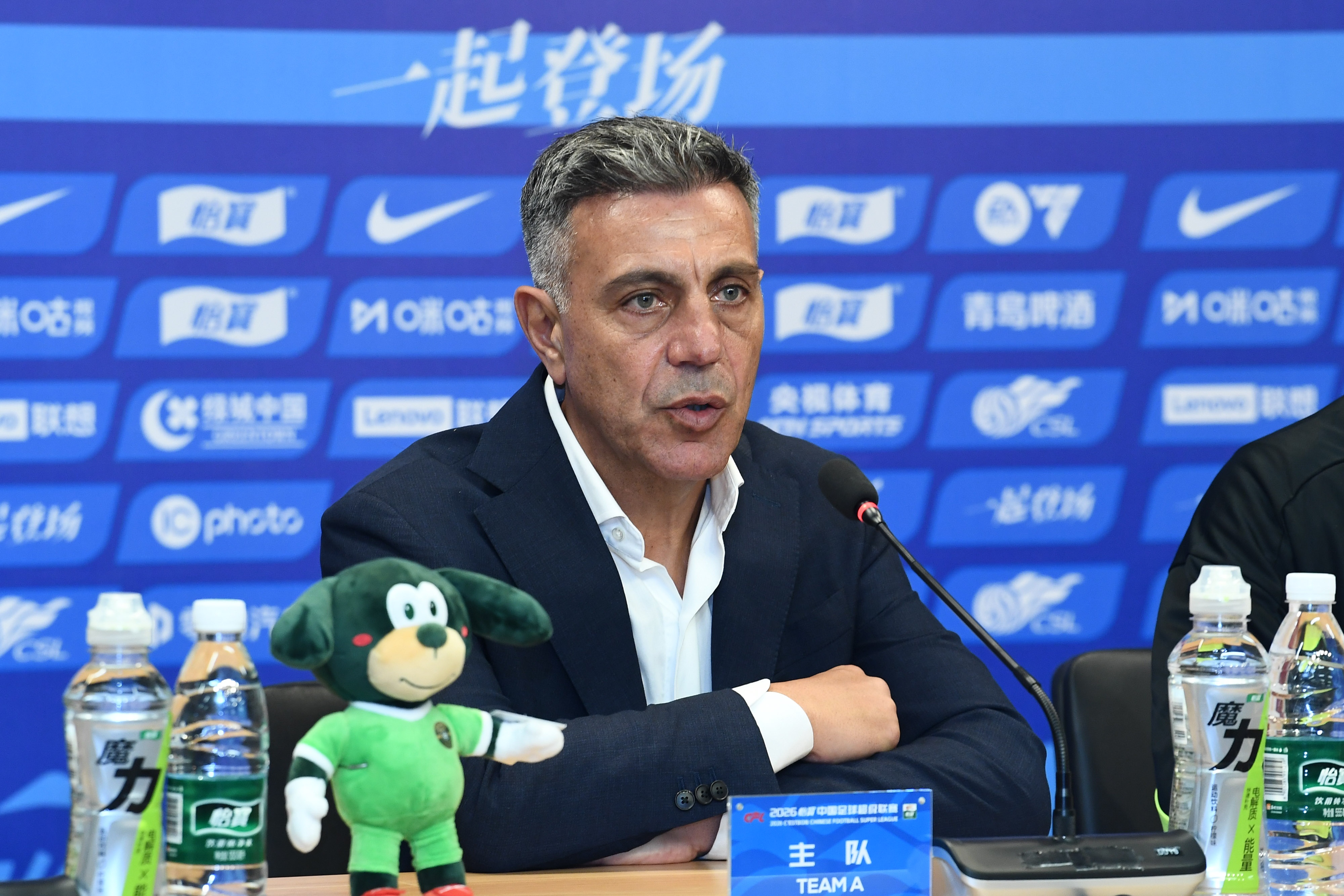 罗斯·阿洛伊西：与弟弟交流很多，据说成都那边的牛蛙味道很不错