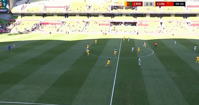 媒体人热议国足0-2落后：8年没和欧非拉美比赛，节奏完全不适应