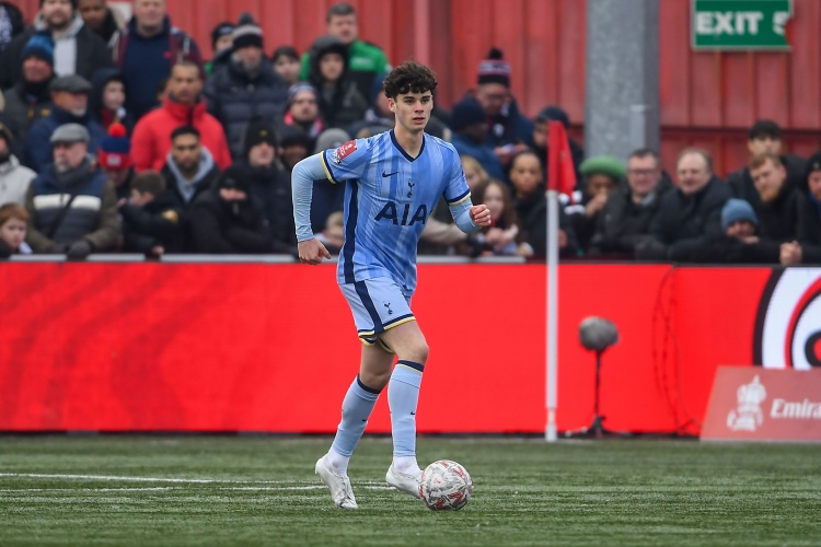 英格兰U21主帅:阿奇·格雷下场将参赛,他在热刺压力大但表现好