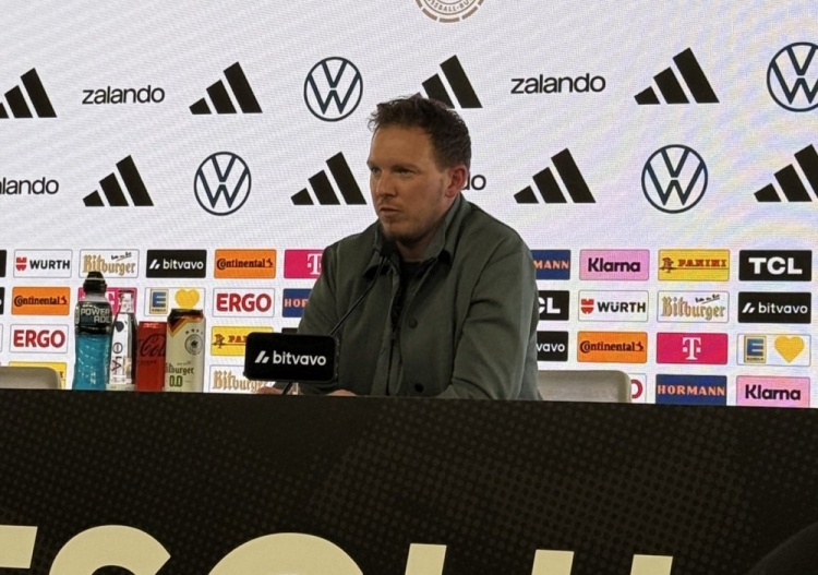 纳格尔斯曼:我之前维护萨内还被网暴,他都没碰球就嘘他太不公平