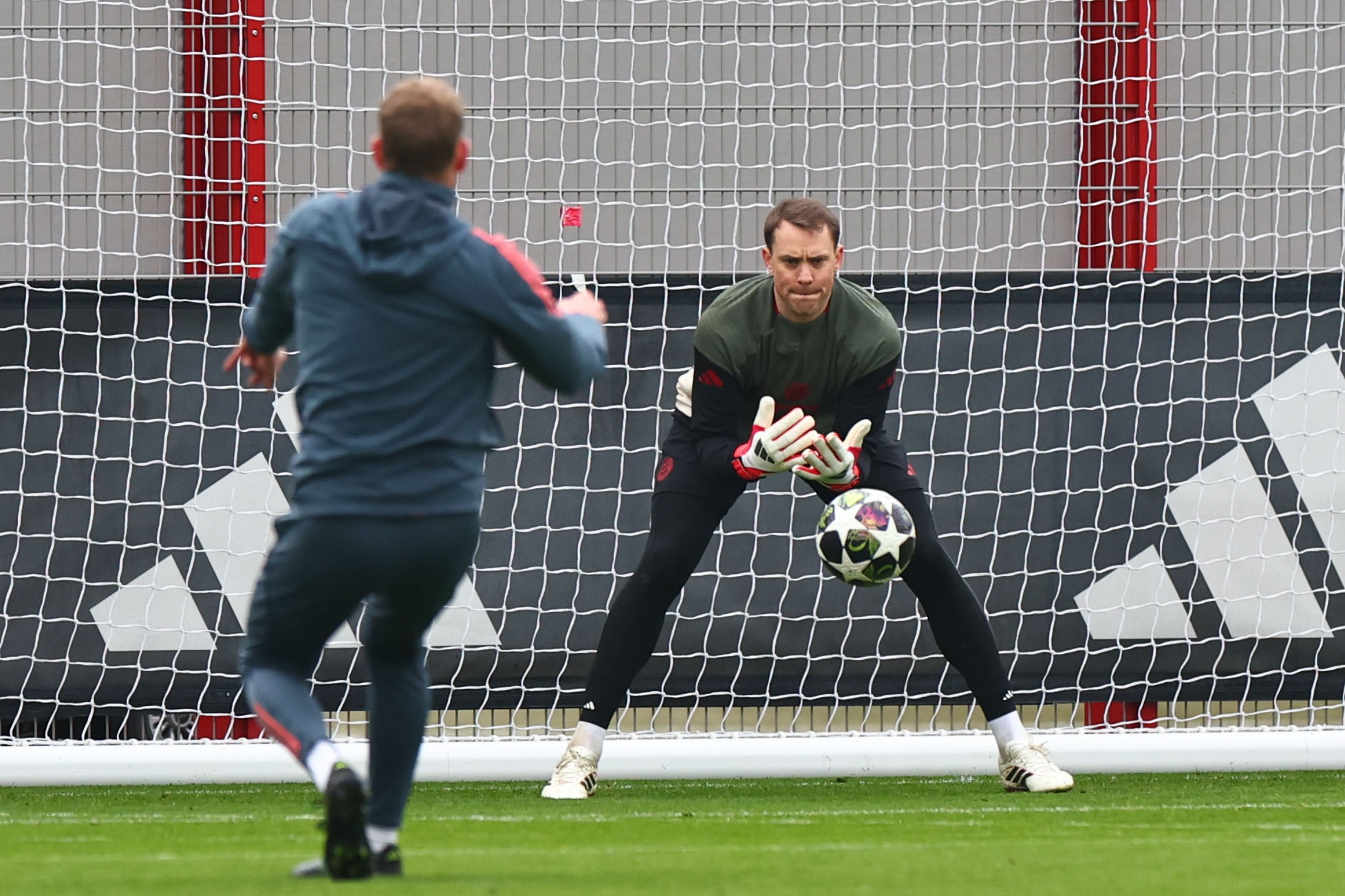 拜仁官方:乌尔比希进行个人训练,诺伊尔等多人参加部分合练