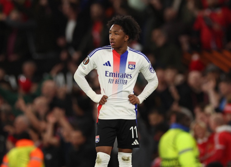 里昂官方:福法纳接受脚踝手术,取出去年10月植入的固定器械