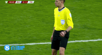 巴斯托尼职业生涯第一张直红,出现在世预赛欧洲区附加赛决赛赛场