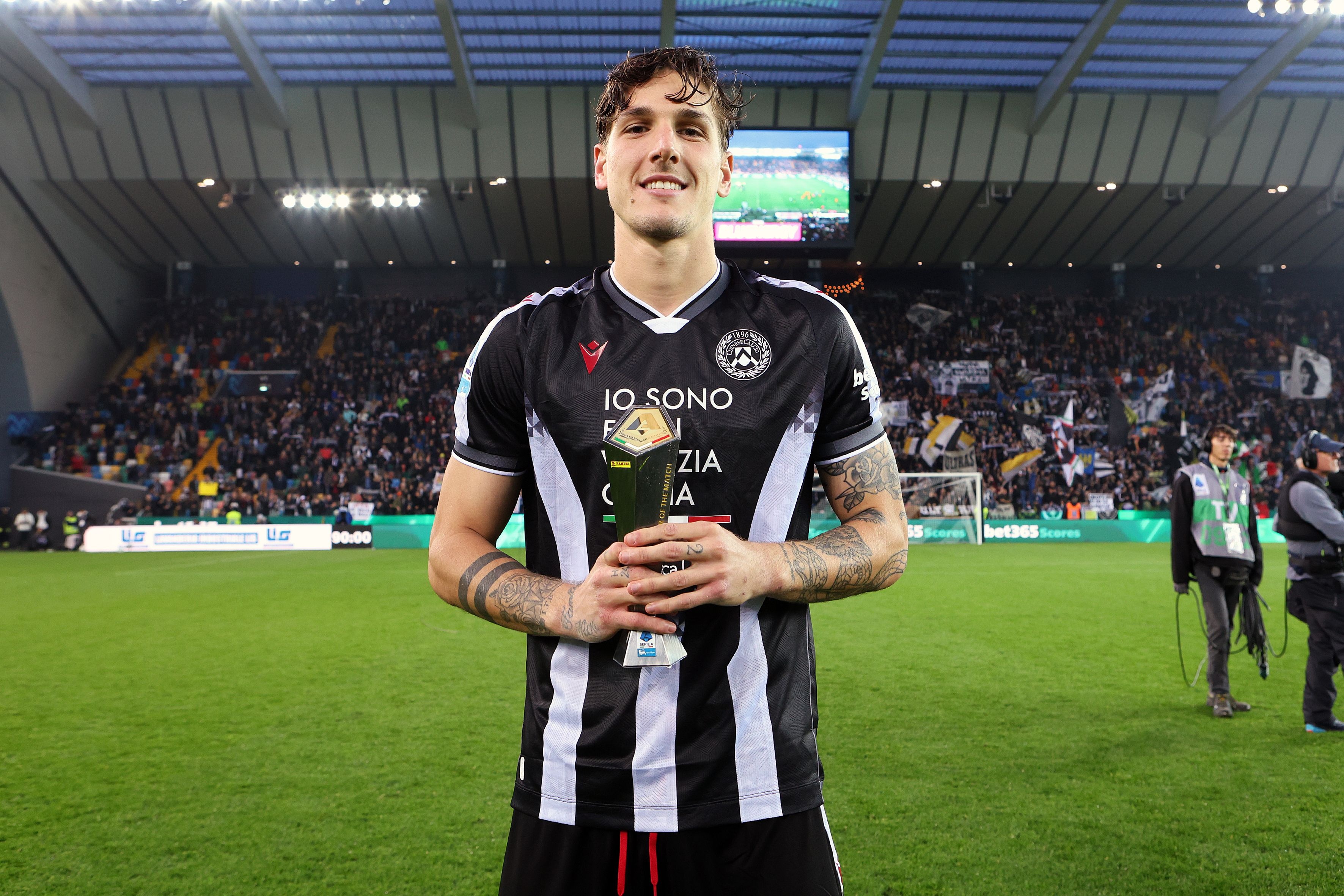 记者:乌迪内斯准备以1000万欧买断扎尼奥洛,米兰考虑引进他