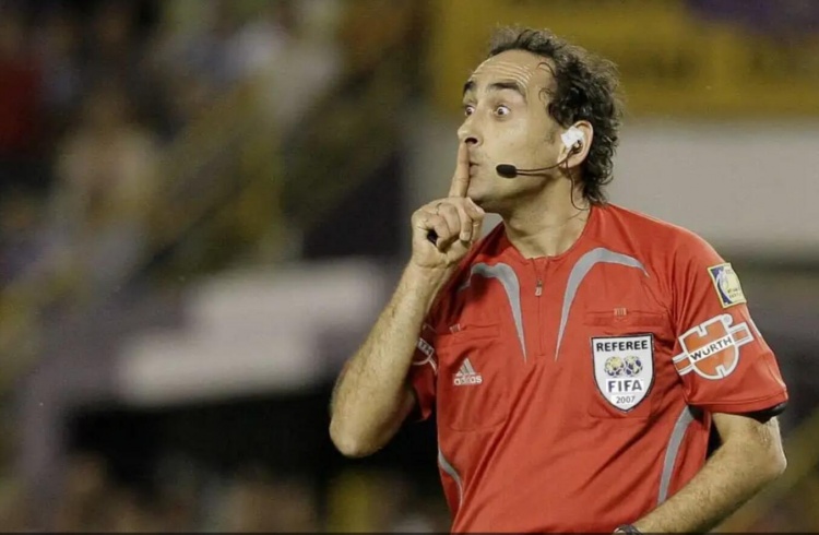 西班牙-埃及比赛中出现种族歧视事件，前裁判：不能容忍这种情况