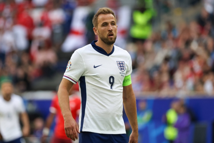 图赫尔:凯恩遭遇轻伤正在接受评估,本场比赛他无法出战