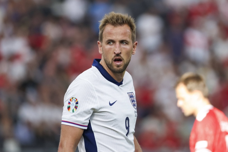 英格兰国家队官方:凯恩训练中受小伤,作为预防性措施不出战日本