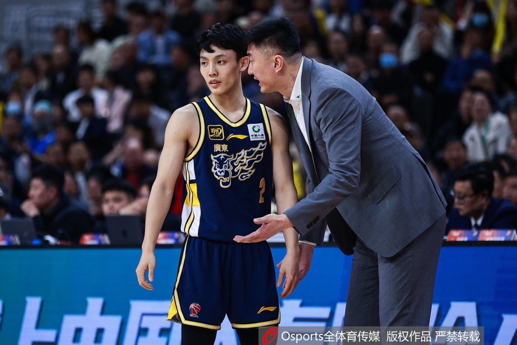 麦穗丰:广厦锋线强势令人羡慕 在赢球前提下杜锋试阵容无可厚非